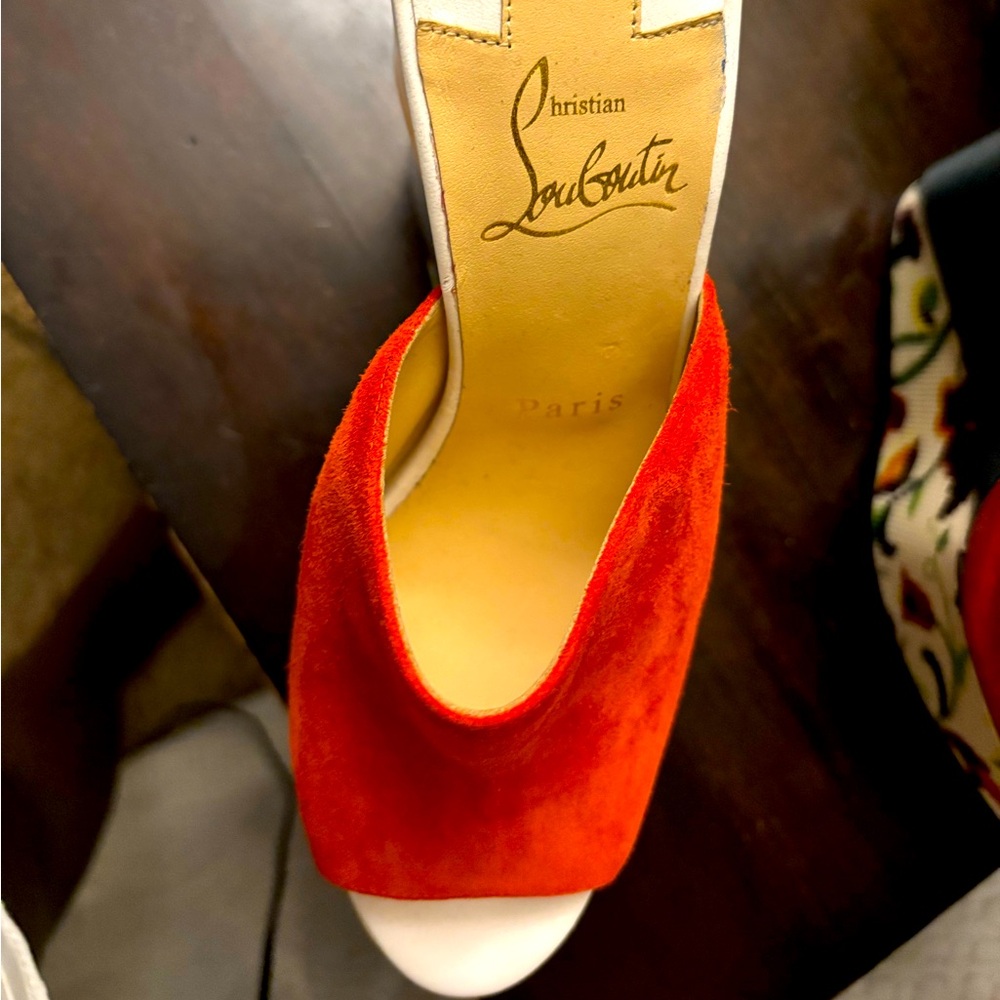 100% authentic, but two different sizes but the 7.5 fits just like the 7